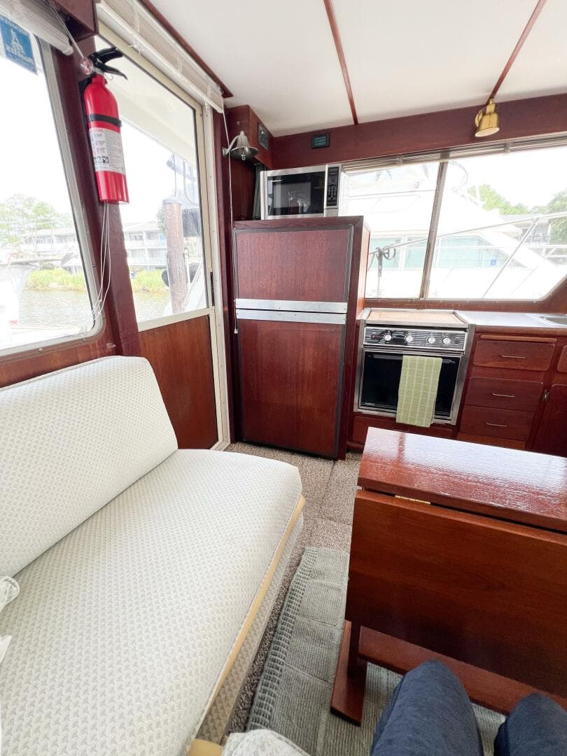 1987 Tollycraft 34 Sedan Sport