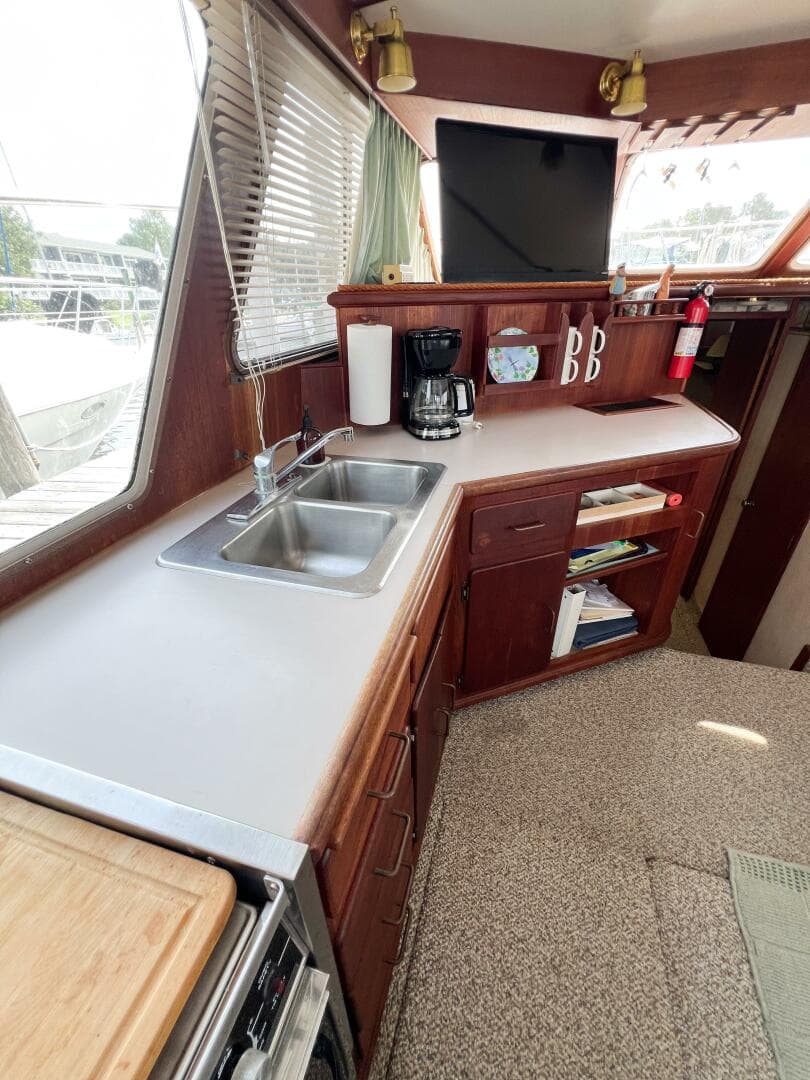 1987 Tollycraft 34 Sedan Sport