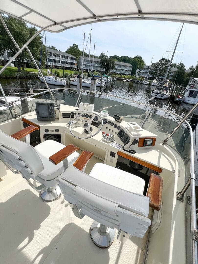 1987 Tollycraft 34 Sedan Sport