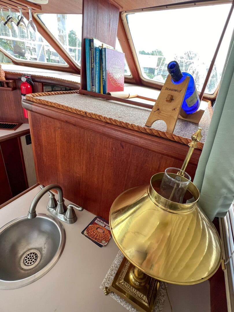 1987 Tollycraft 34 Sedan Sport