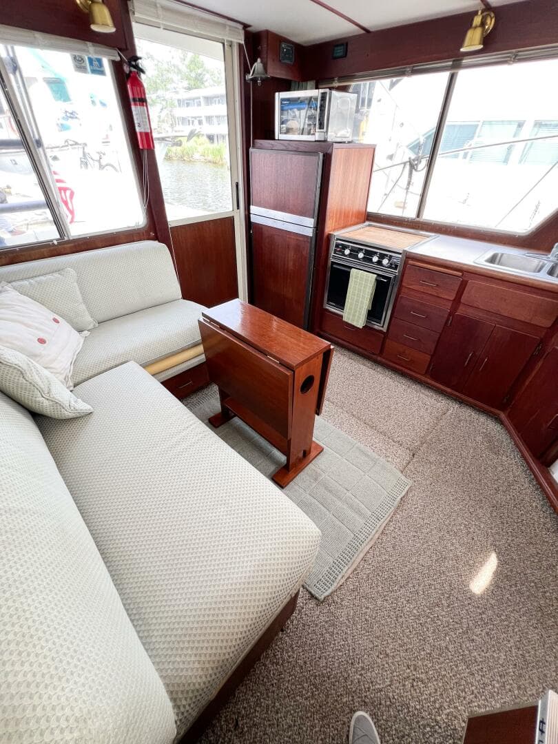1987 Tollycraft 34 Sedan Sport