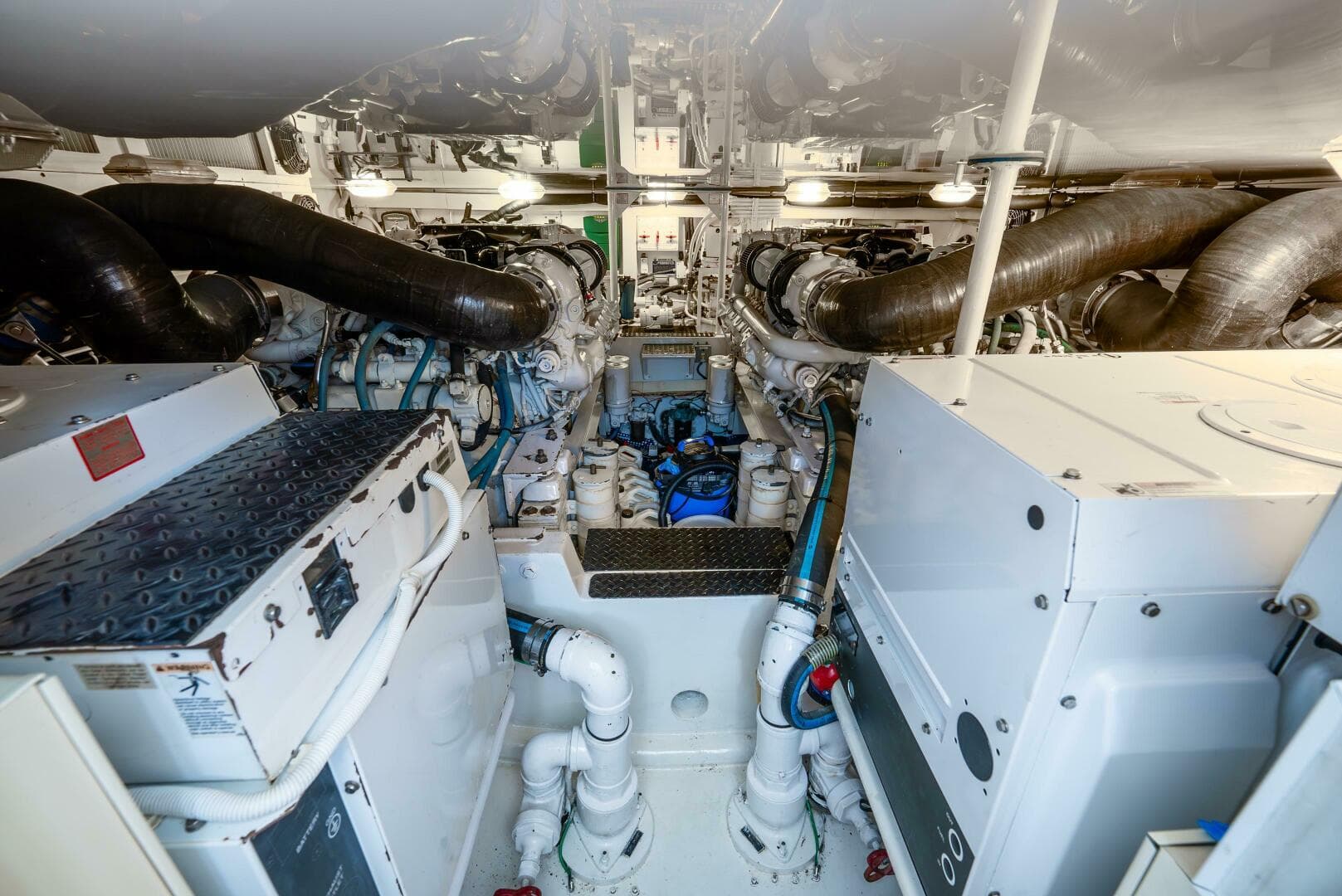 2005 Viking 52 Convertible