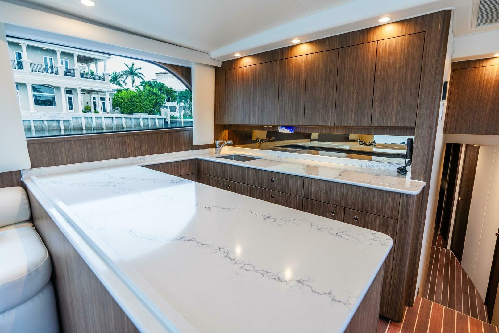 2005 Viking 52 Convertible