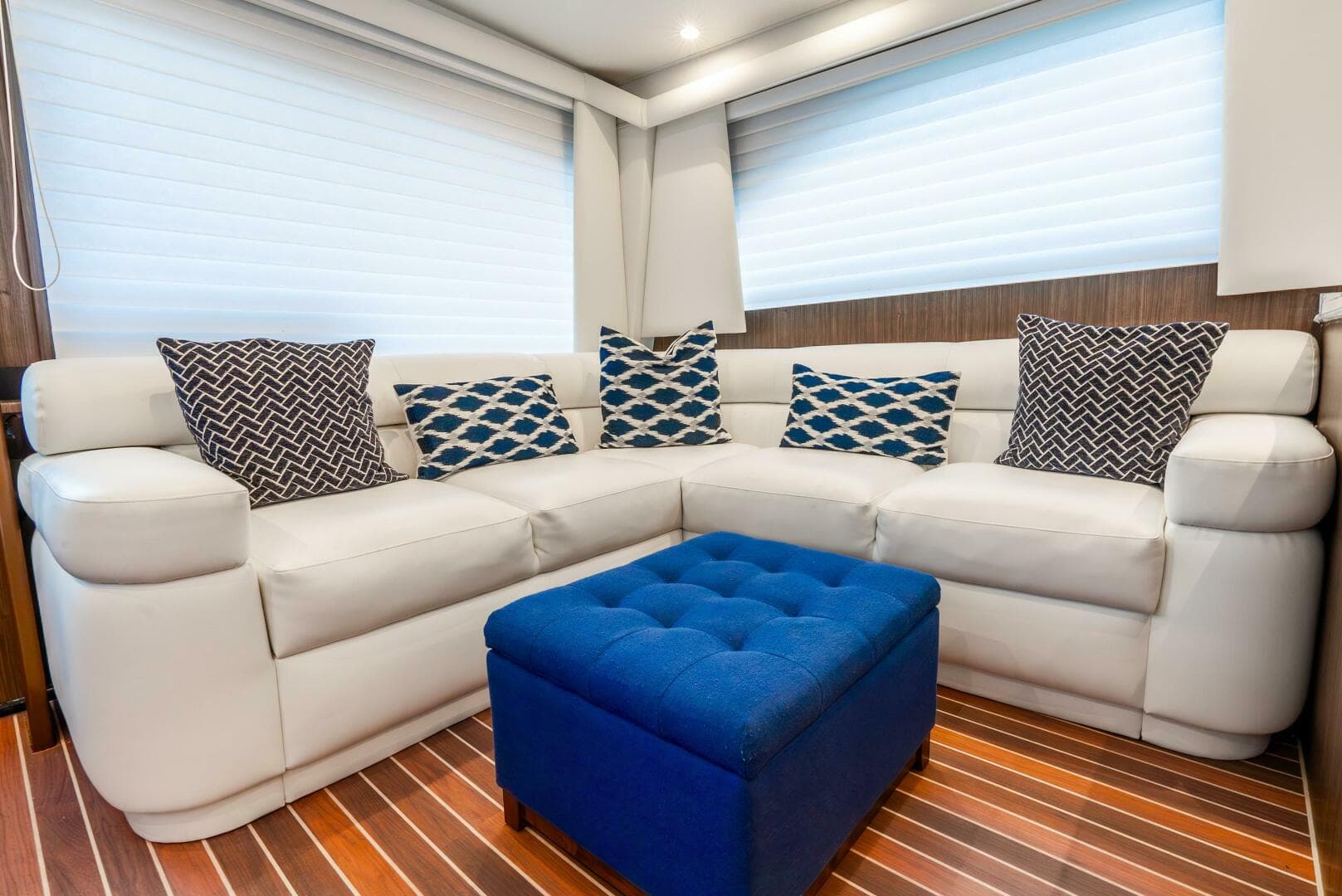 2005 Viking 52 Convertible