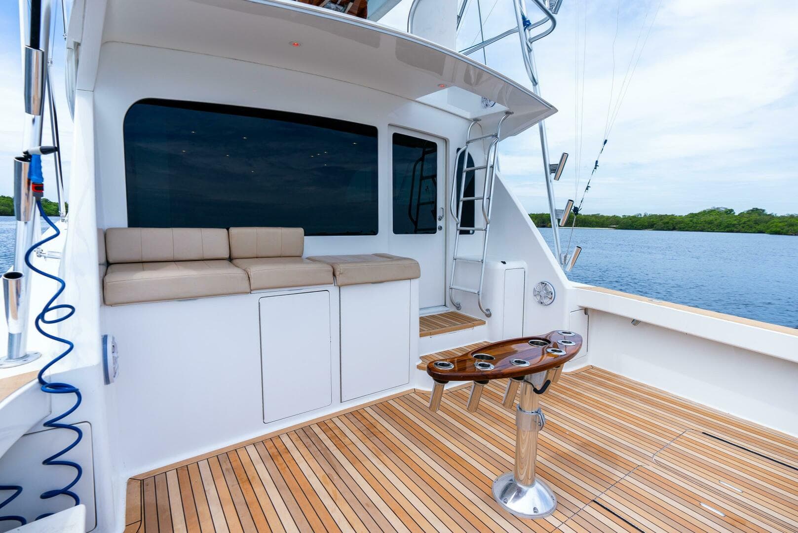 2005 Viking 52 Convertible