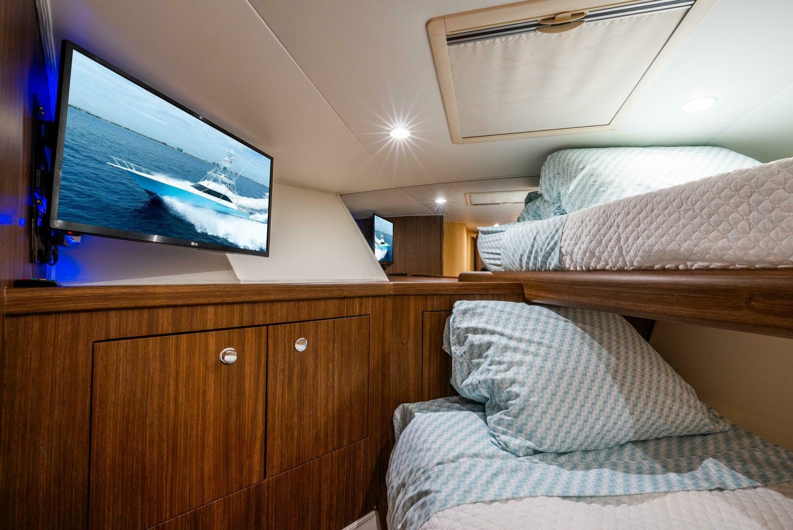 2005 Viking 52 Convertible