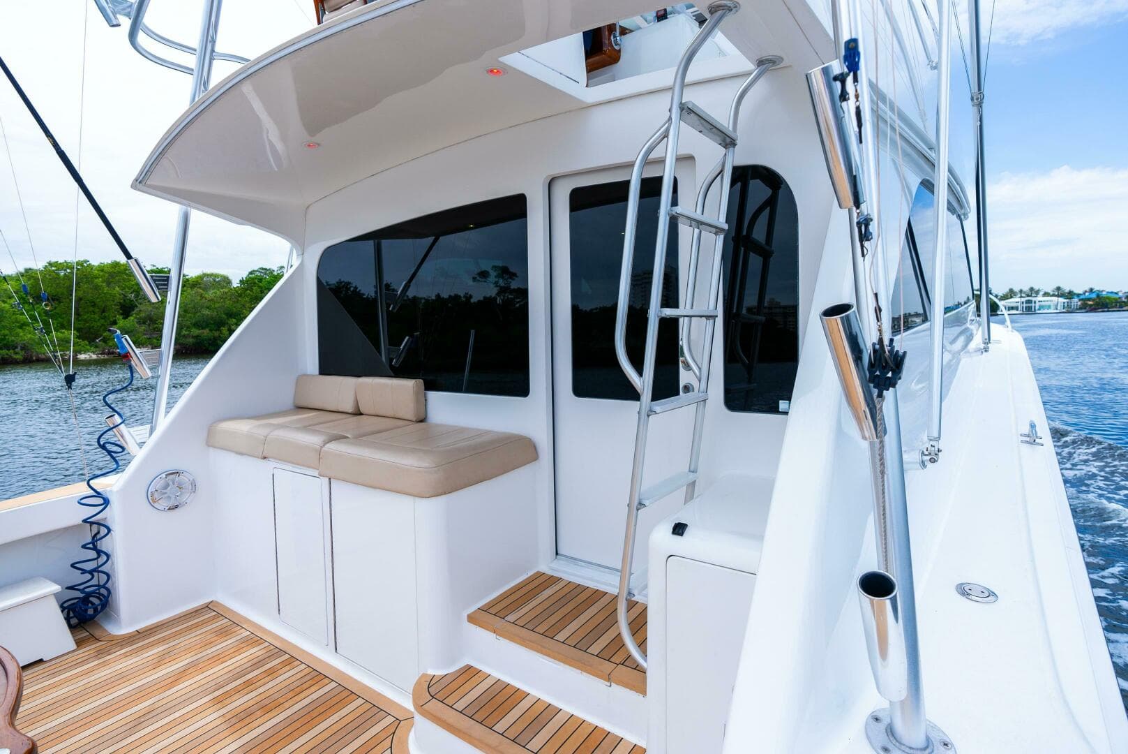 2005 Viking 52 Convertible