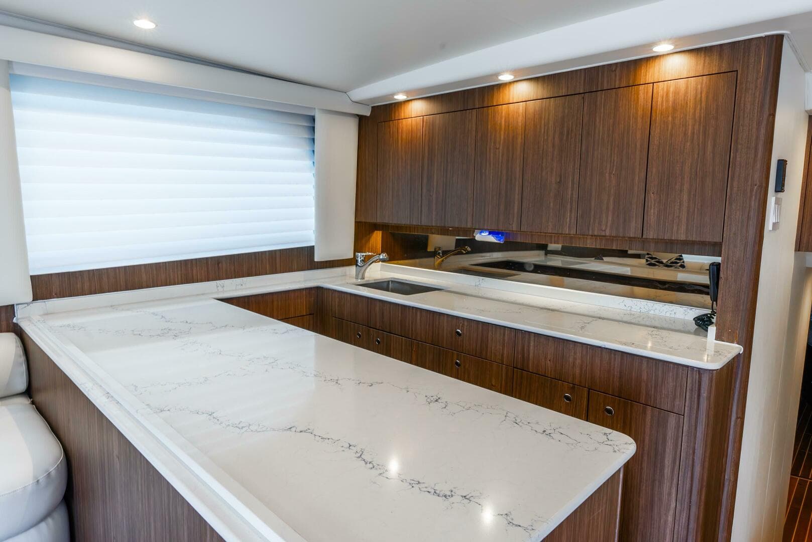 2005 Viking 52 Convertible