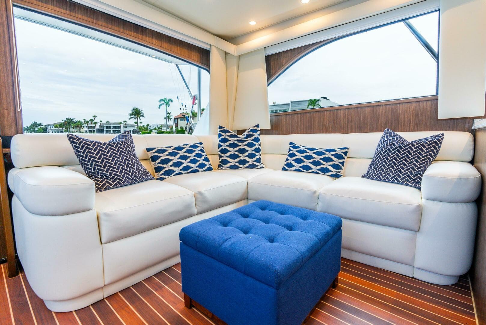 2005 Viking 52 Convertible