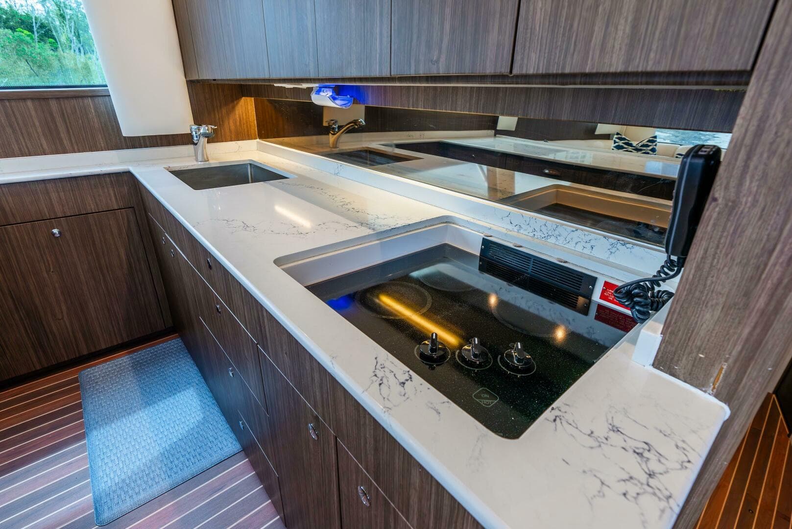 2005 Viking 52 Convertible