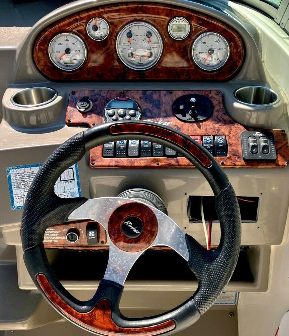 2006 Rinker 270 Fiesta Vee