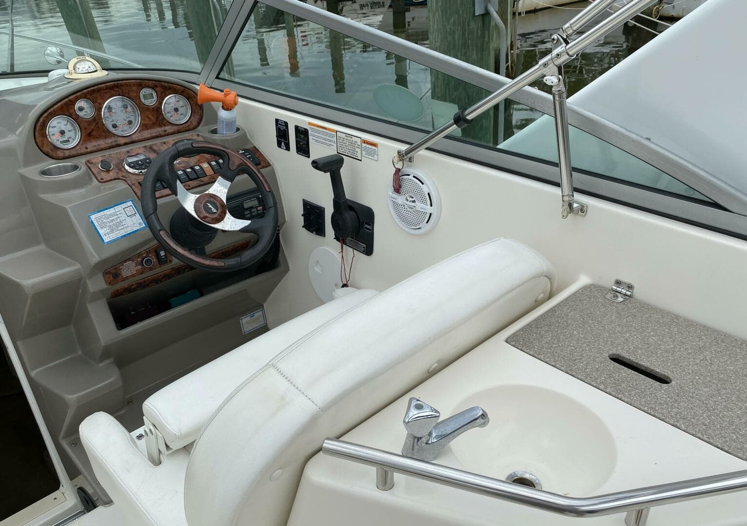 2006 Rinker 270 Fiesta Vee