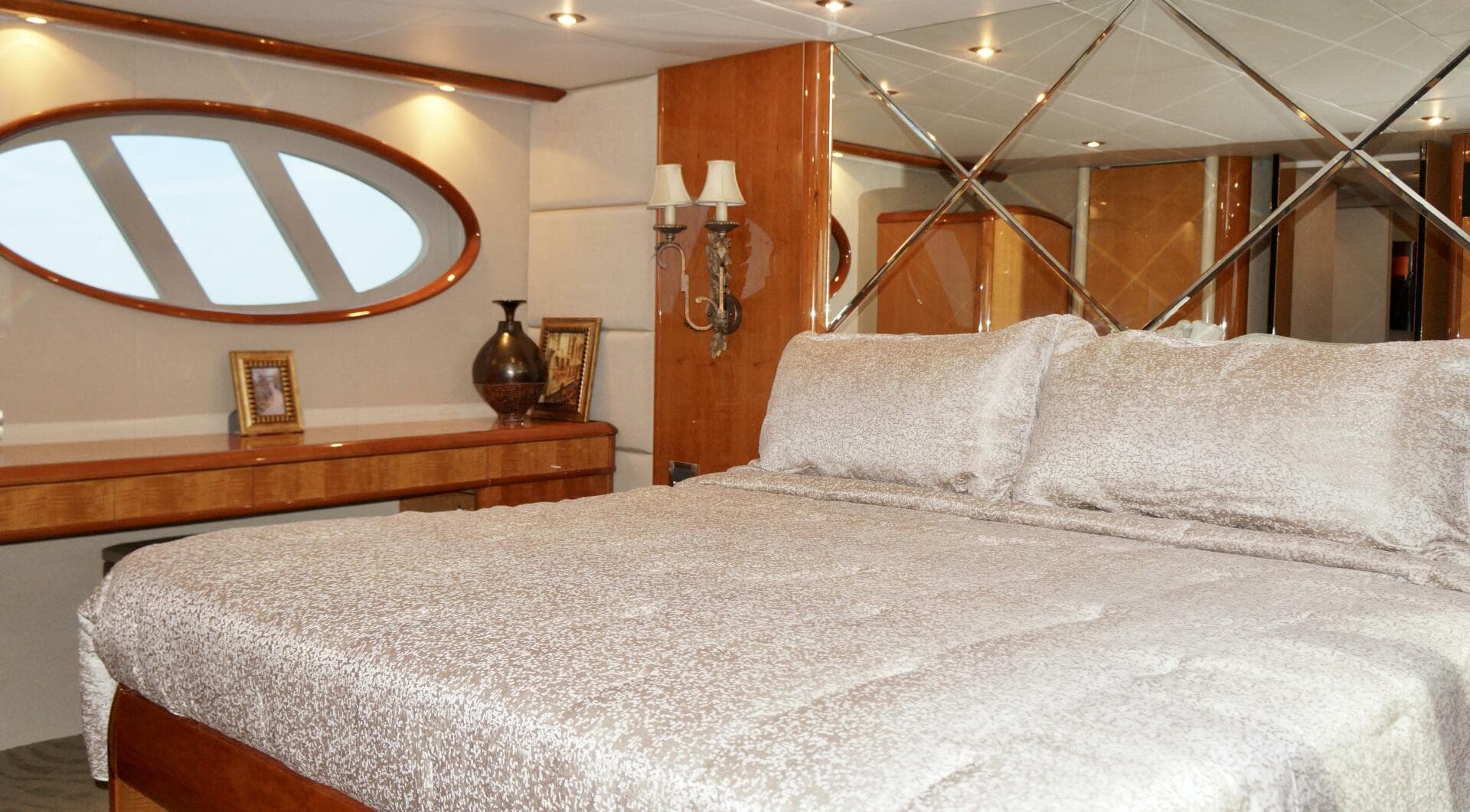 2007 Lazzara 74 Motor Yacht Kathleen
