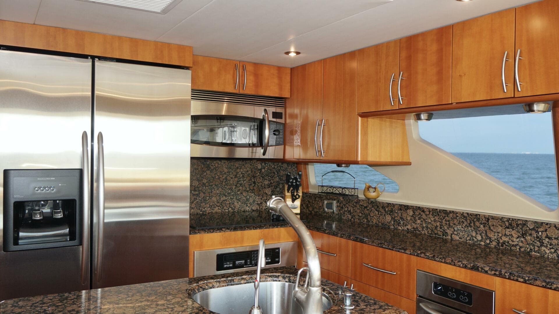 2007 Lazzara 74 Motor Yacht Kathleen