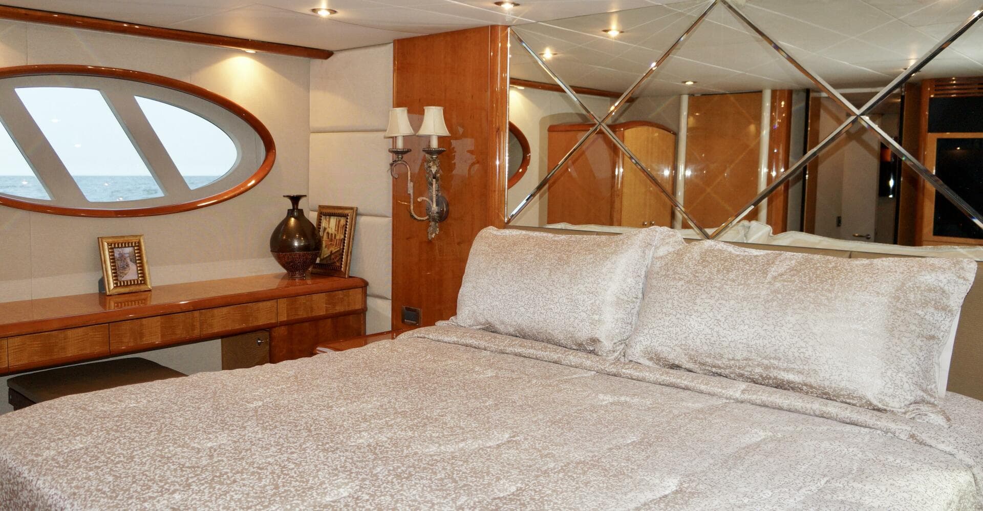 2007 Lazzara 74 Motor Yacht Kathleen