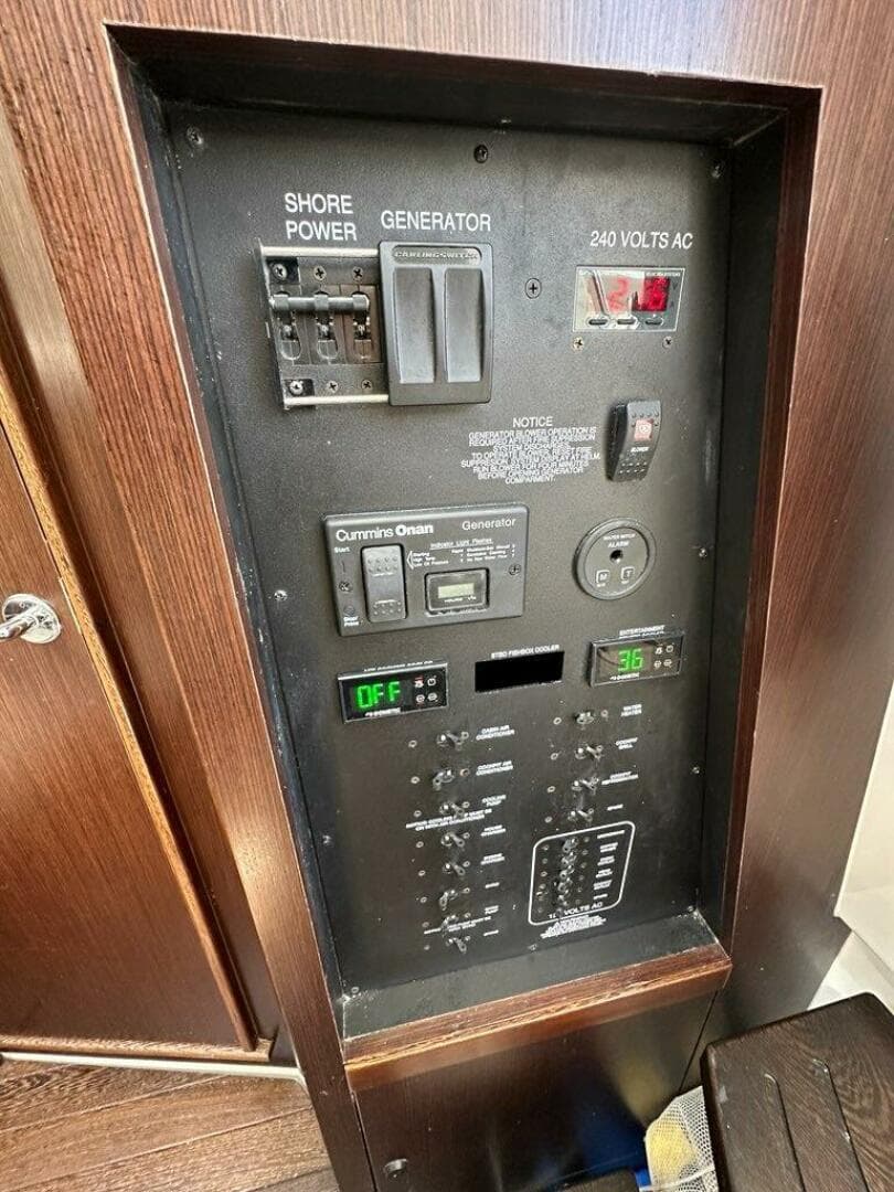 2021 Pursuit 428 Sport