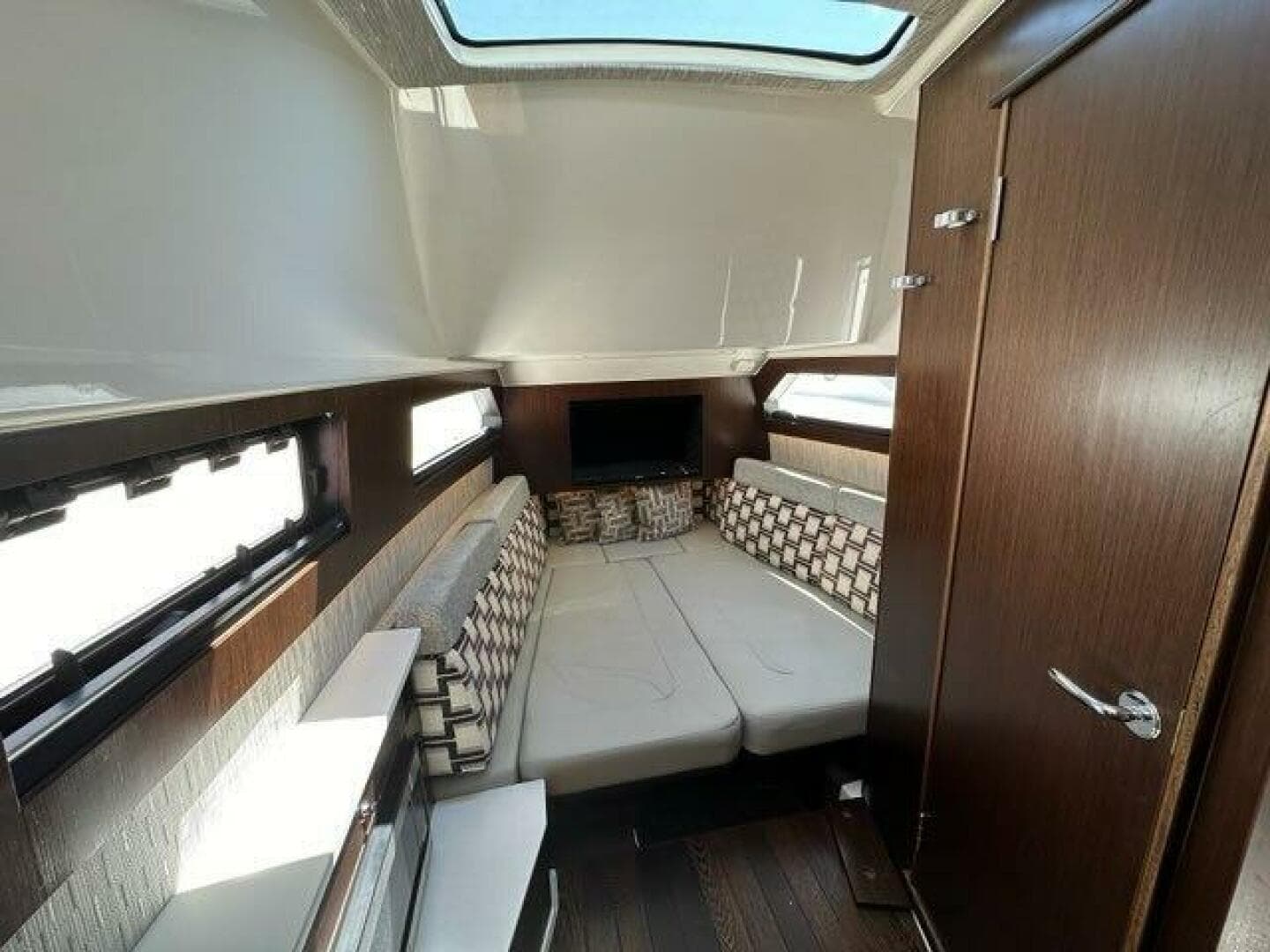 2021 Pursuit 428 Sport