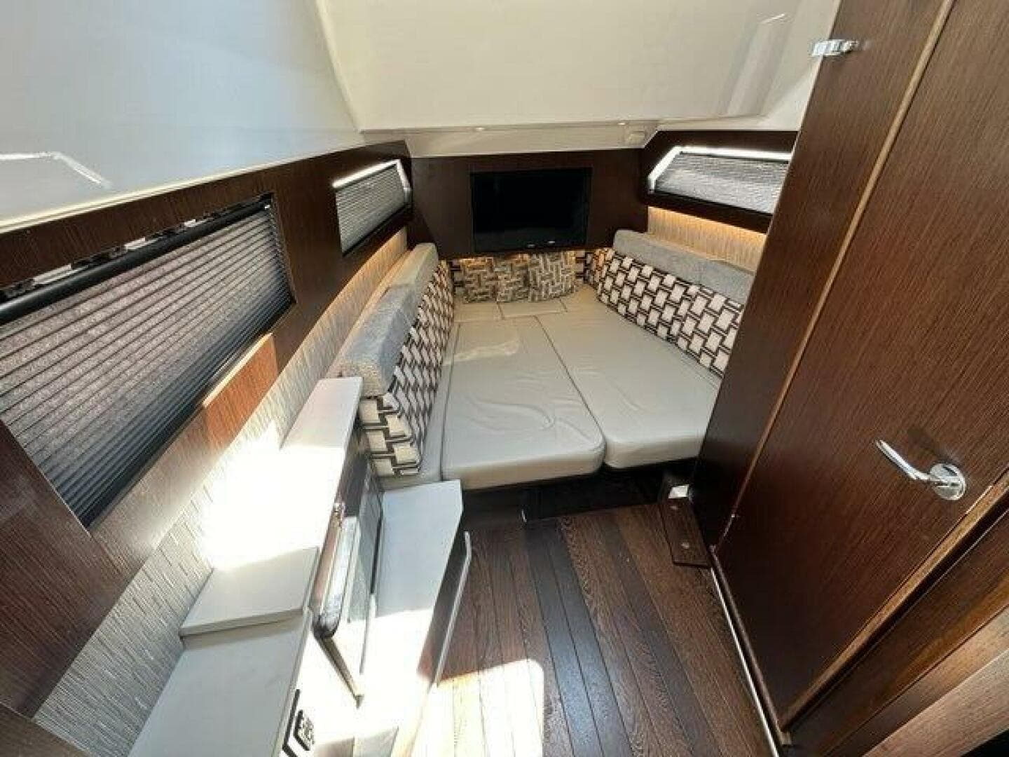 2021 Pursuit 428 Sport