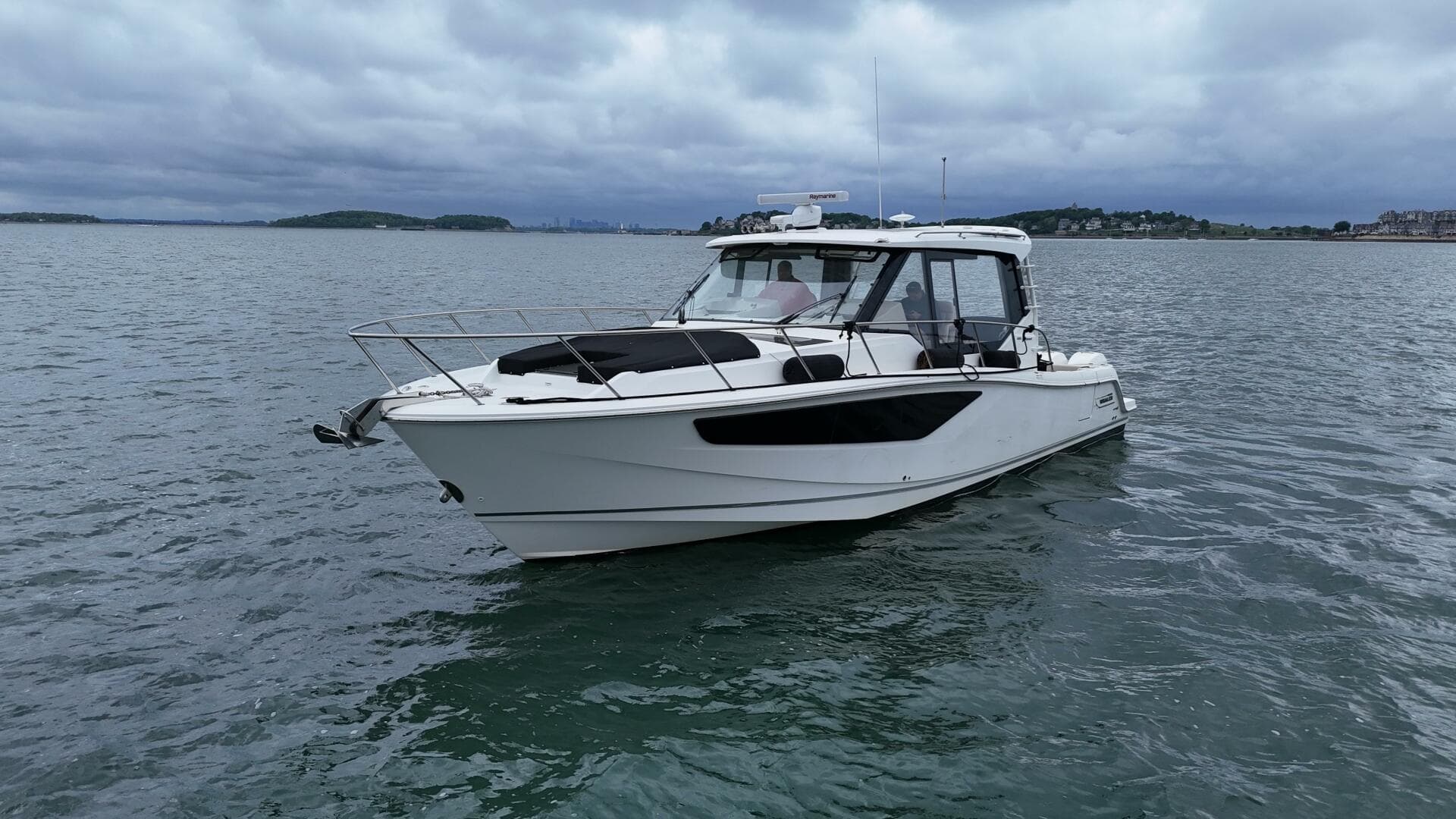 2021 Boston Whaler 405 Conquest