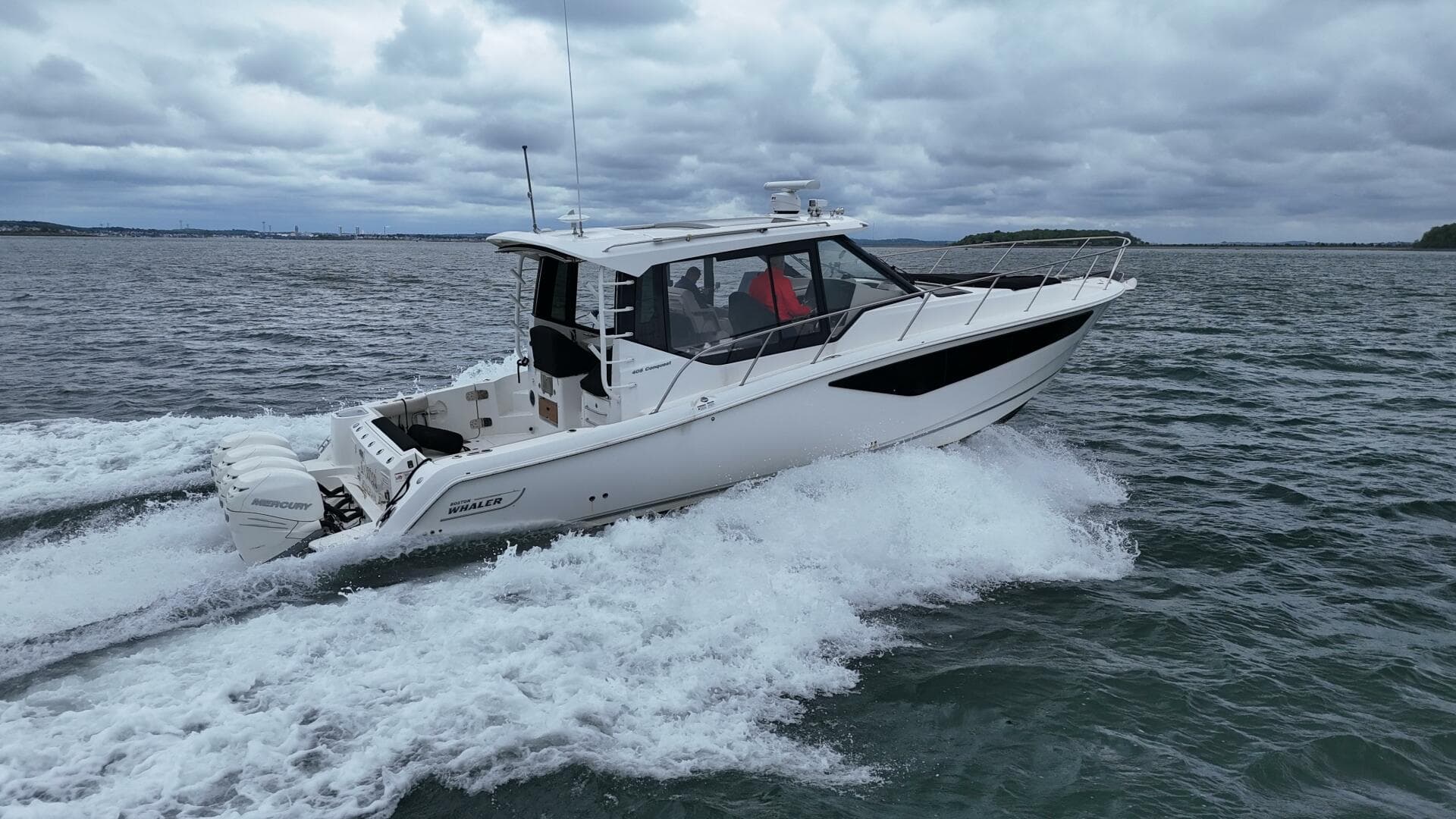 2021 Boston Whaler 405 Conquest
