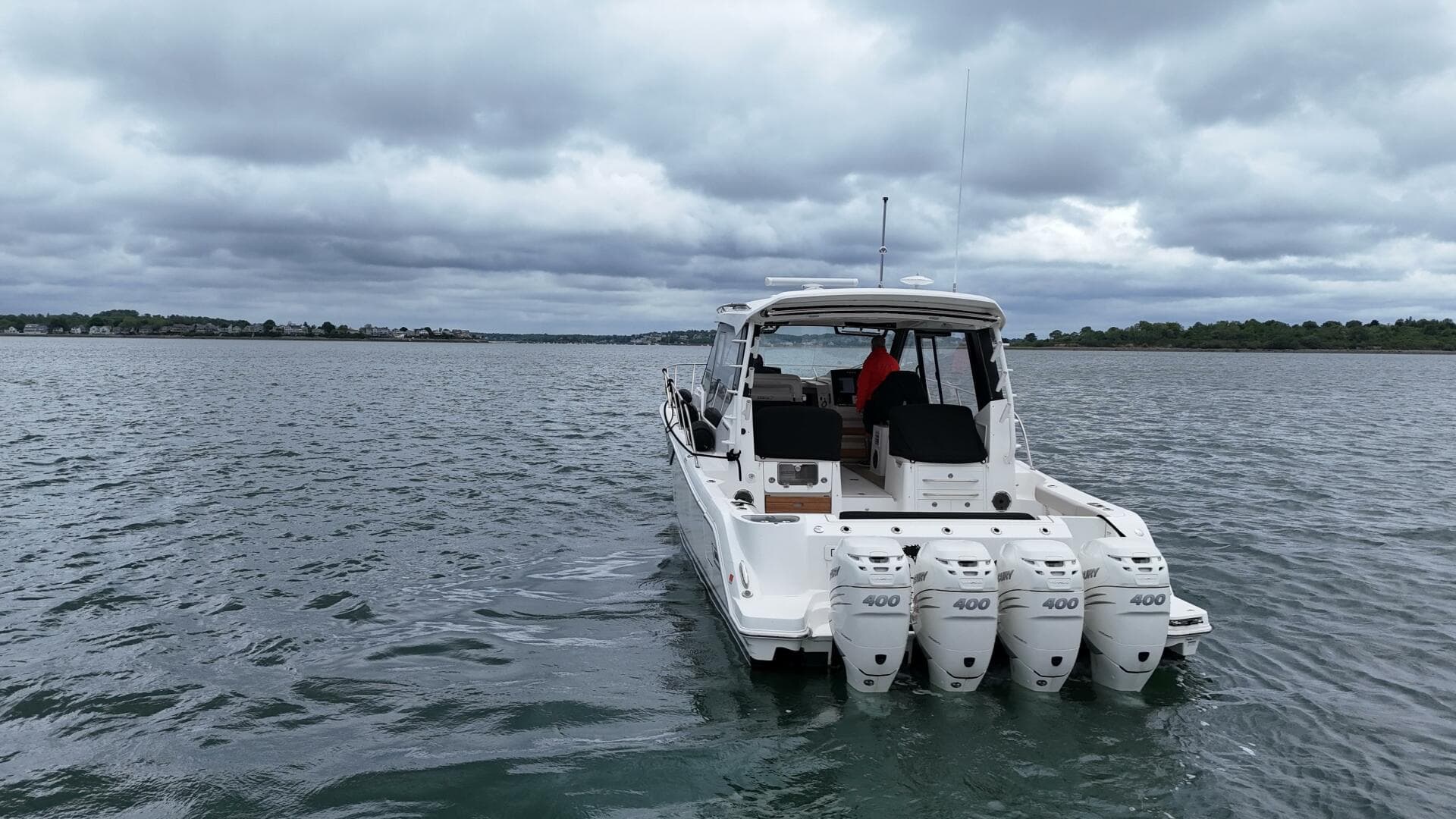 2021 Boston Whaler 405 Conquest
