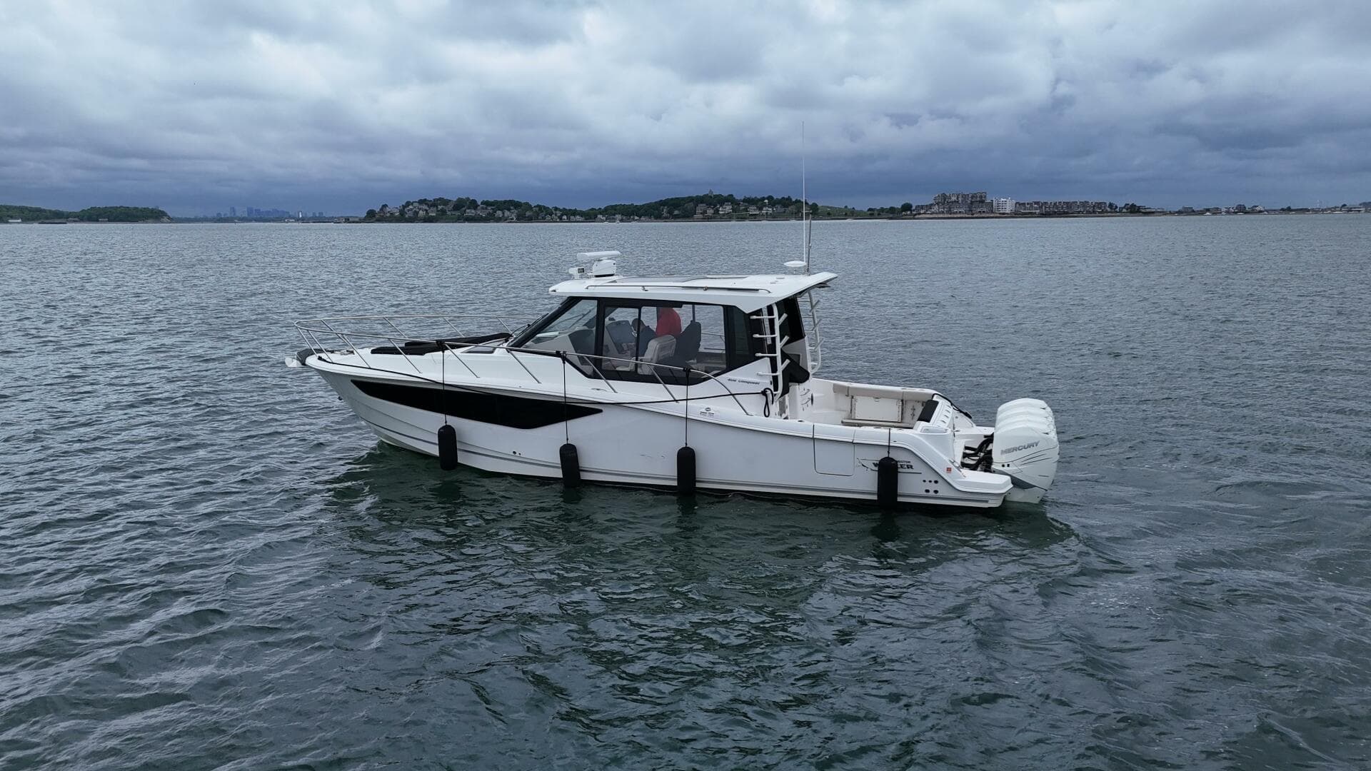 2021 Boston Whaler 405 Conquest