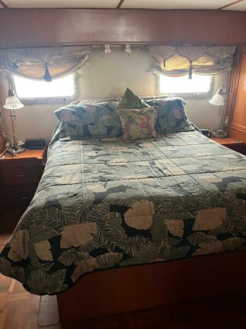 1988 CHB 46 Motor Yacht