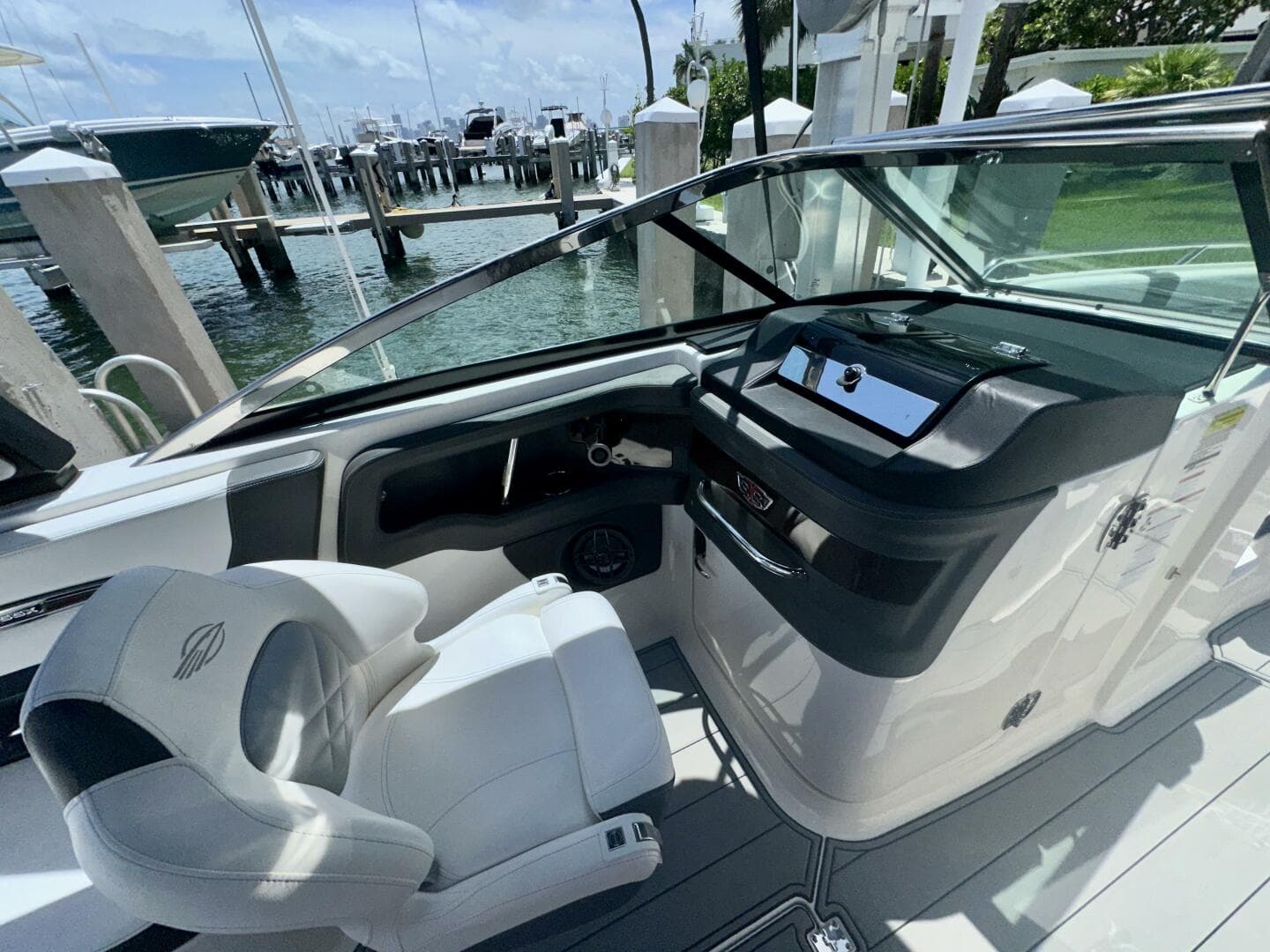 2022 Chaparral 267 SSX OB