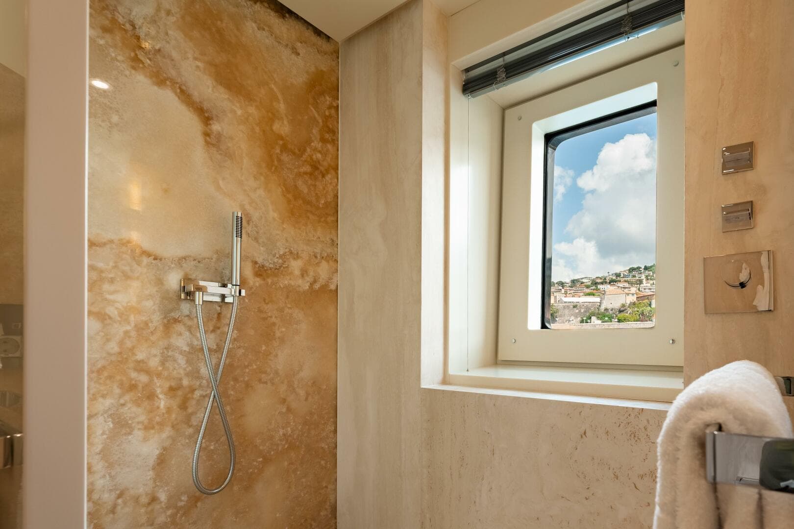 Loon 221' Lower Deck Port Fwd. Guest Ensuite