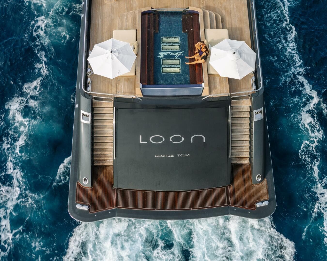 Loon 221' Transom