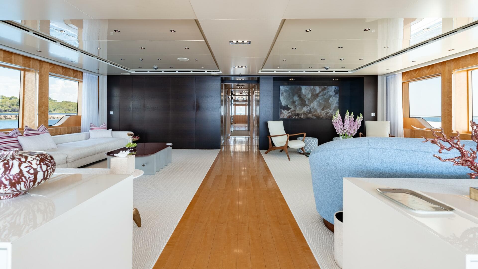 Loon 221' Skylounge Deck Salon