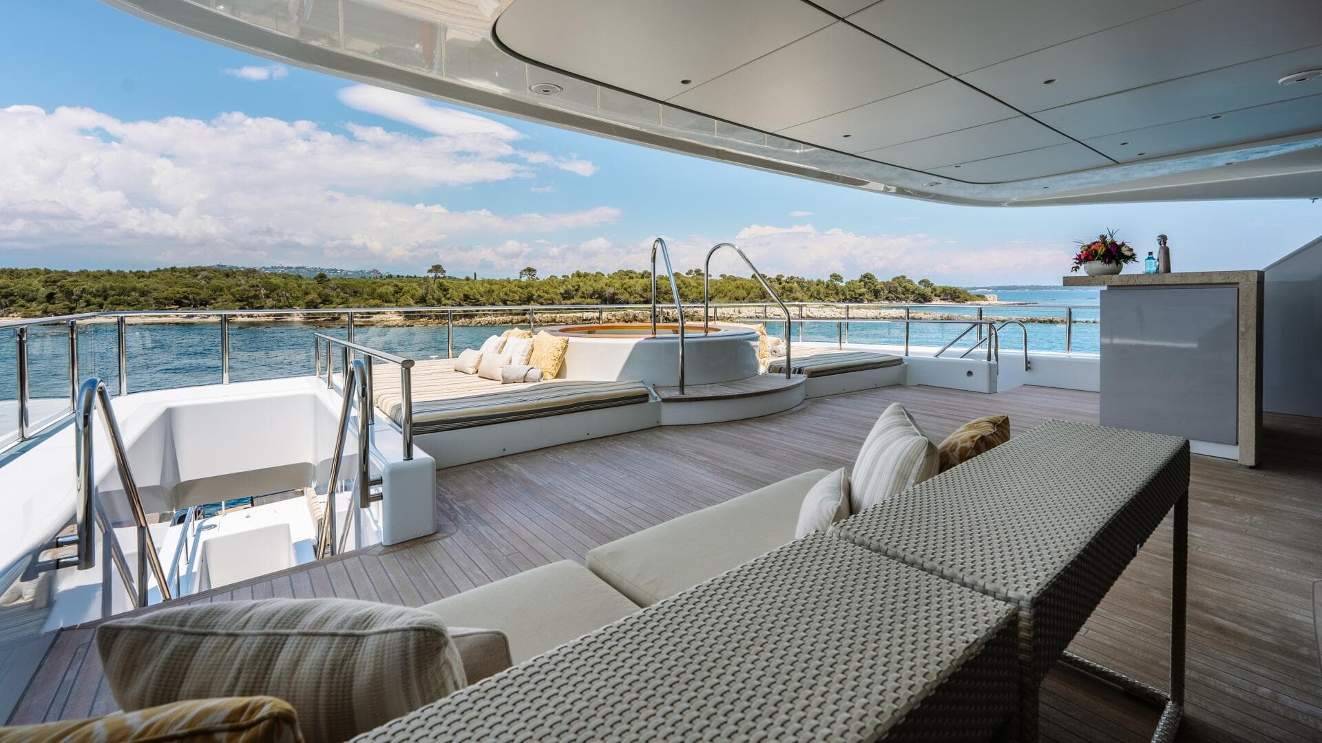 Loon 221' Bridge Deck Aft Jacuzzi and Lounge Area
