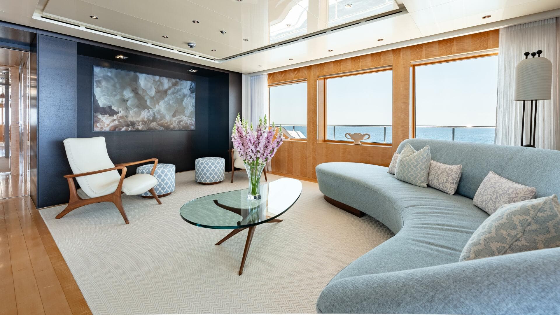 Loon 221'  Skylounge Deck Salon