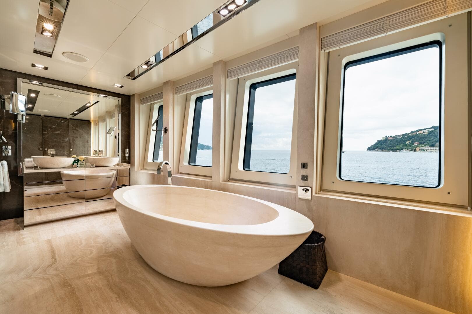 Loon 221' Main Deck Master Ensuite