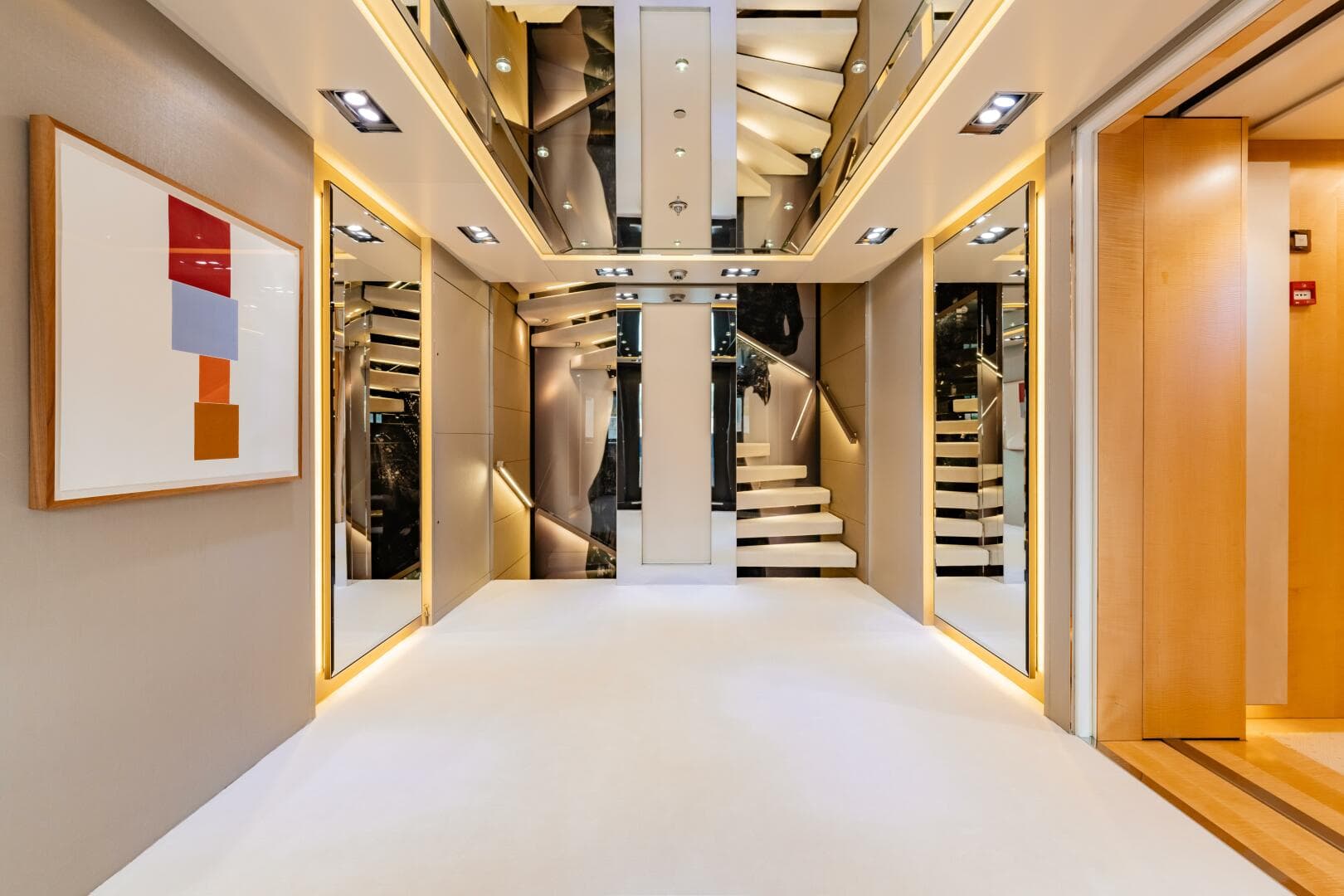 Loon 221' Main Deck Foyer