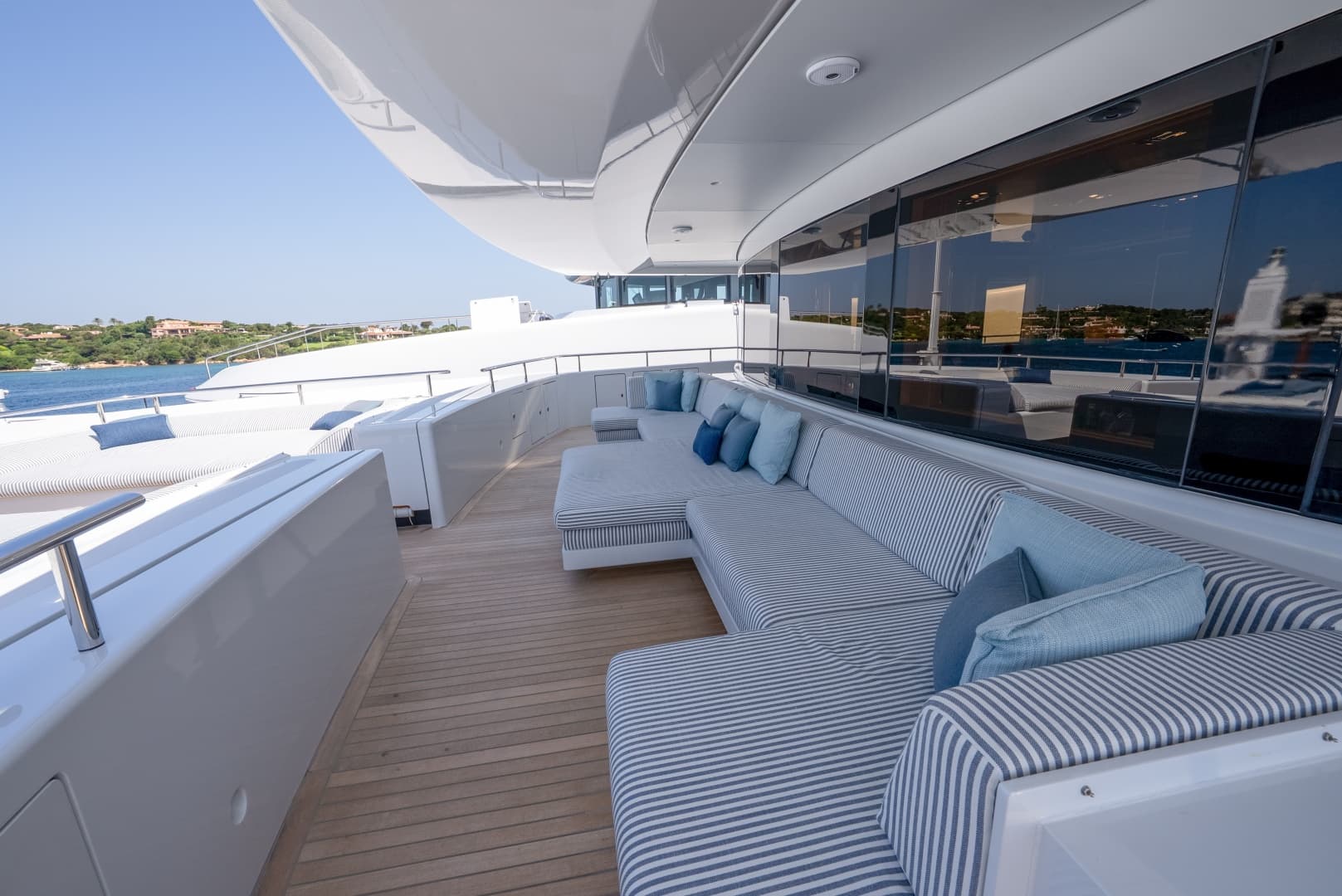 Loon 221' Skylounge Foredeck Master Stateroom's Office/ Lounge