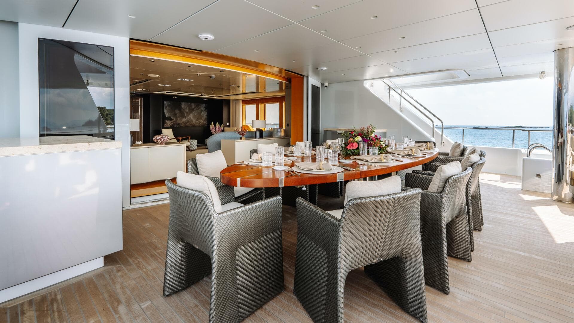 Loon 221' Bridge Deck Exterior Dining