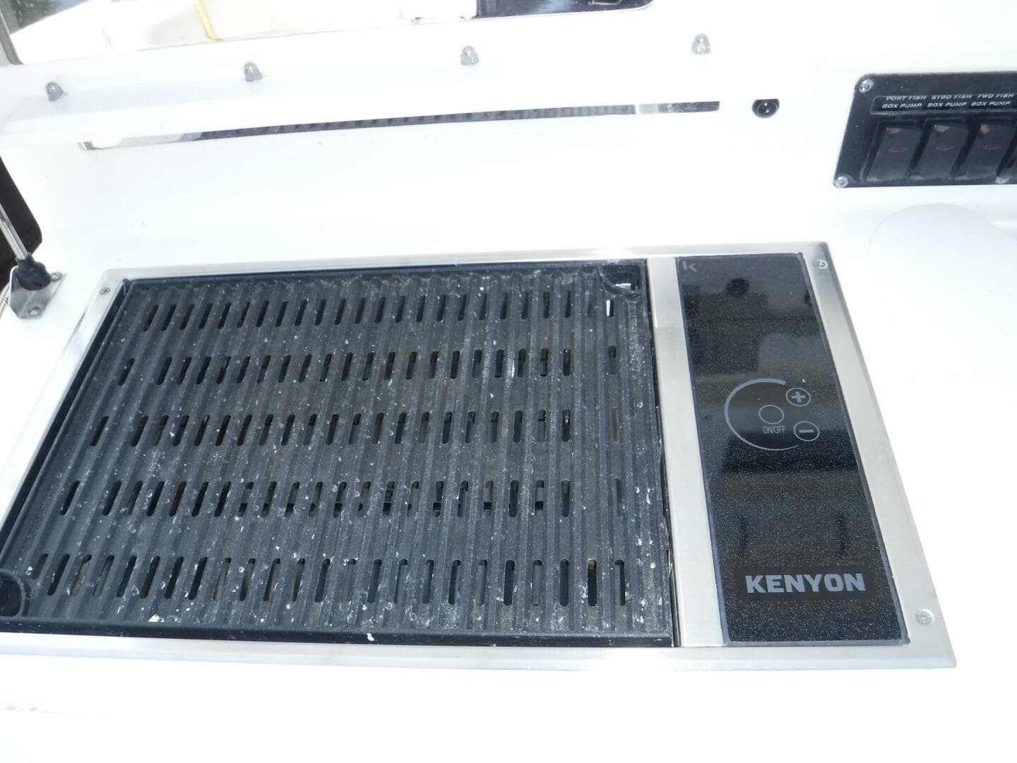 2014 Boston Whaler 370 Outrage