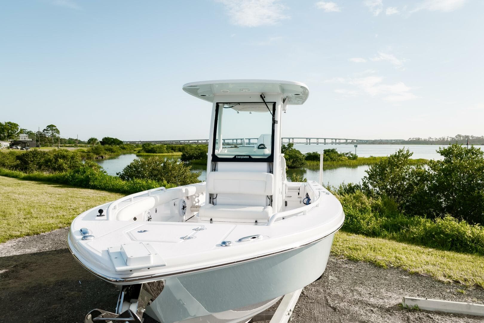 2022 Everglades 253CC