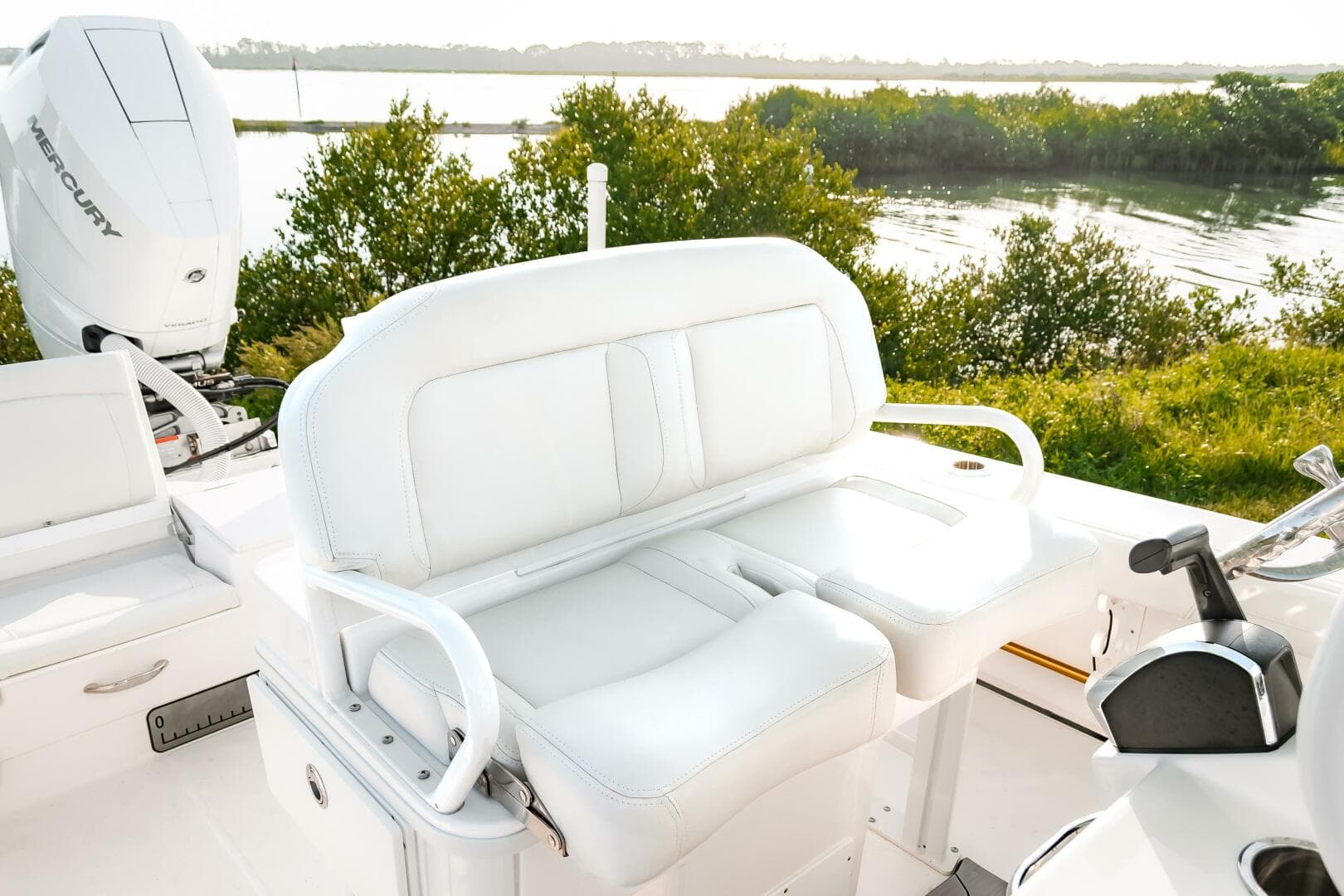 2022 Everglades 253CC