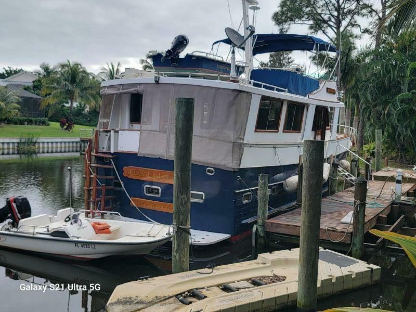 1987 Marine Trader Wide Body