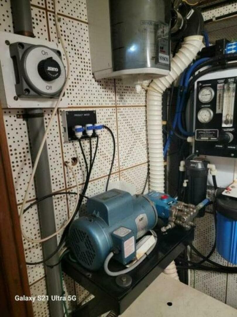 1987 Marine Trader Wide Body