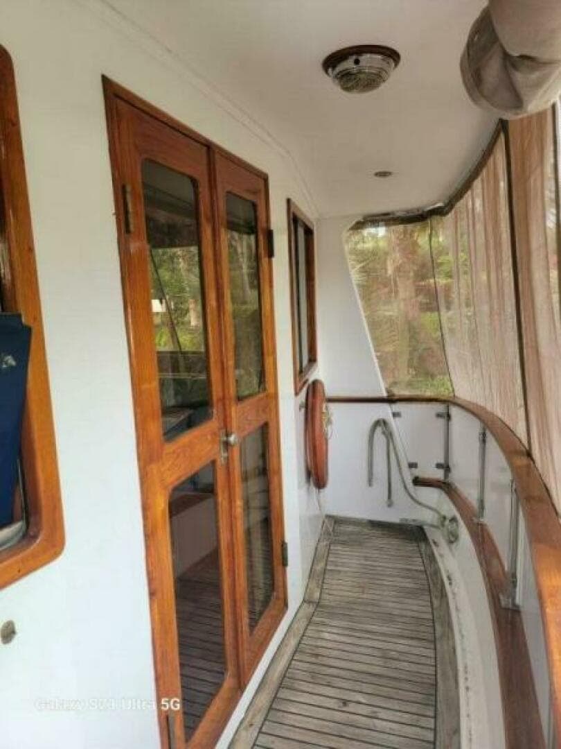 1987 Marine Trader Wide Body