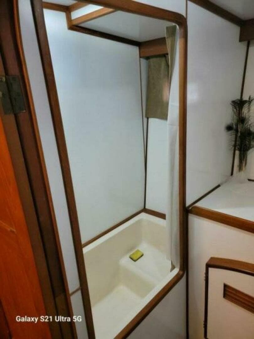 1987 Marine Trader Wide Body