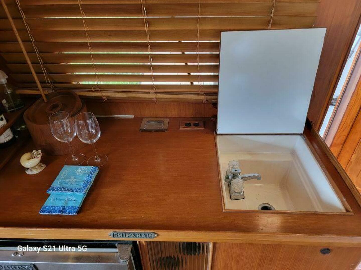 1987 Marine Trader Wide Body