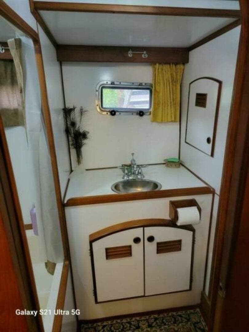 1987 Marine Trader Wide Body