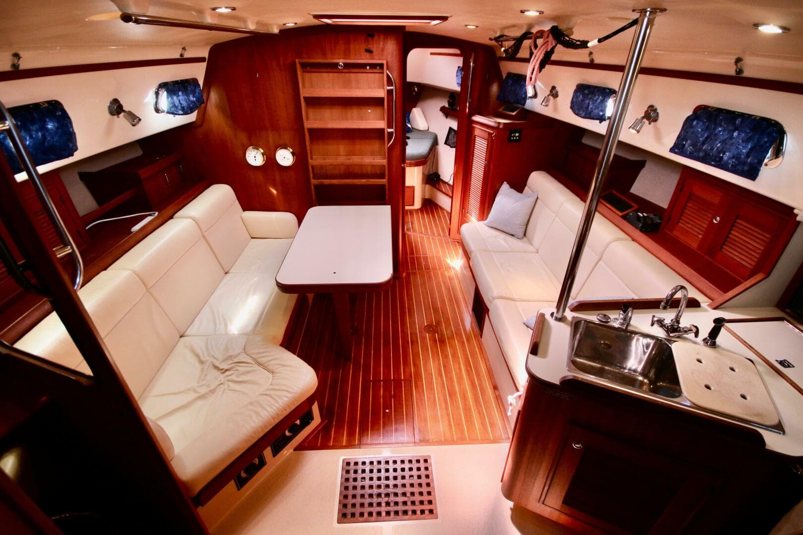 2004 Island Packet 370