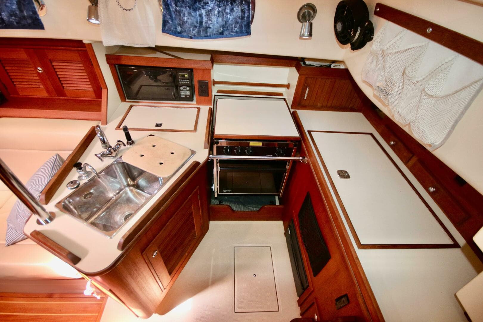 2004 Island Packet 370