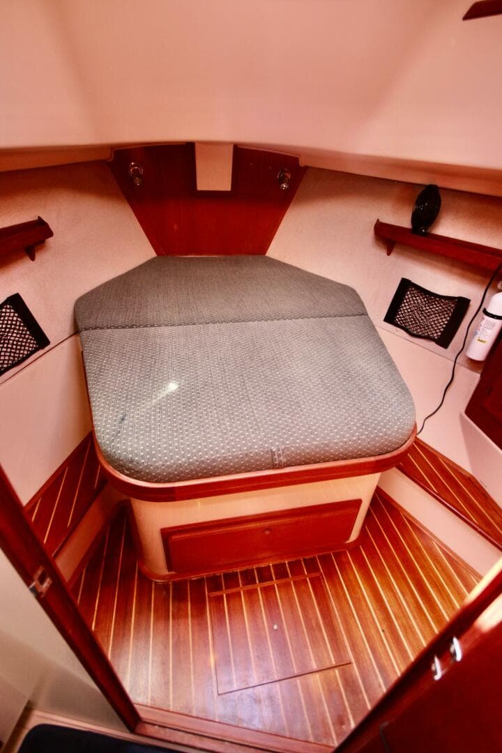 2004 Island Packet 370