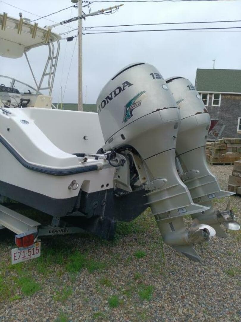 2003 Mako 252